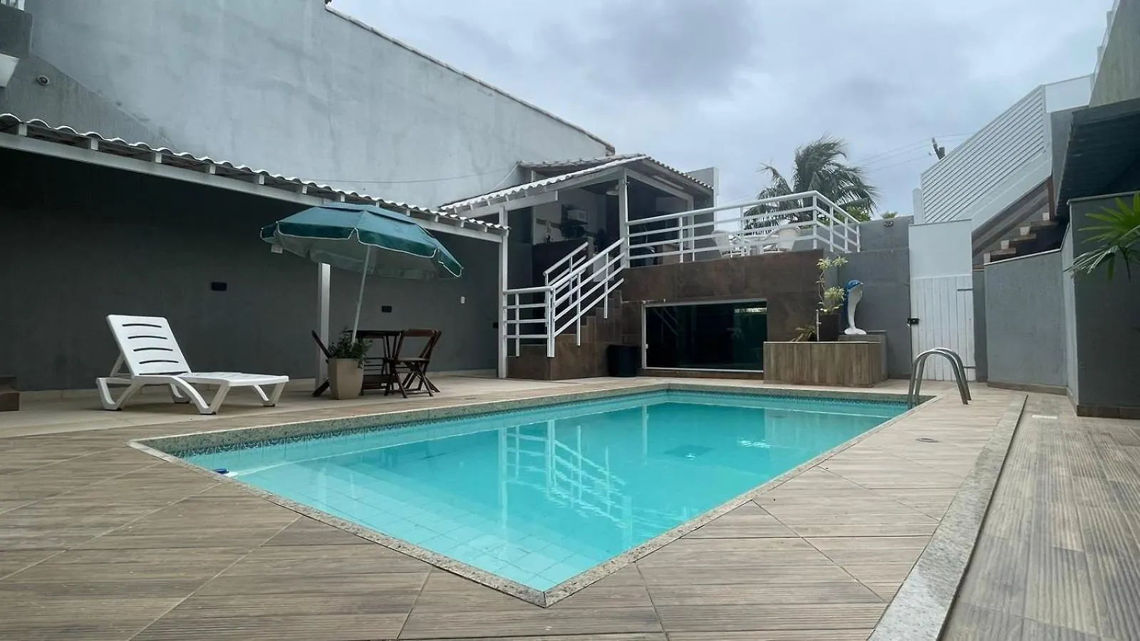 Casa com piscina e churrasqueira em São Pedro da Aldeia